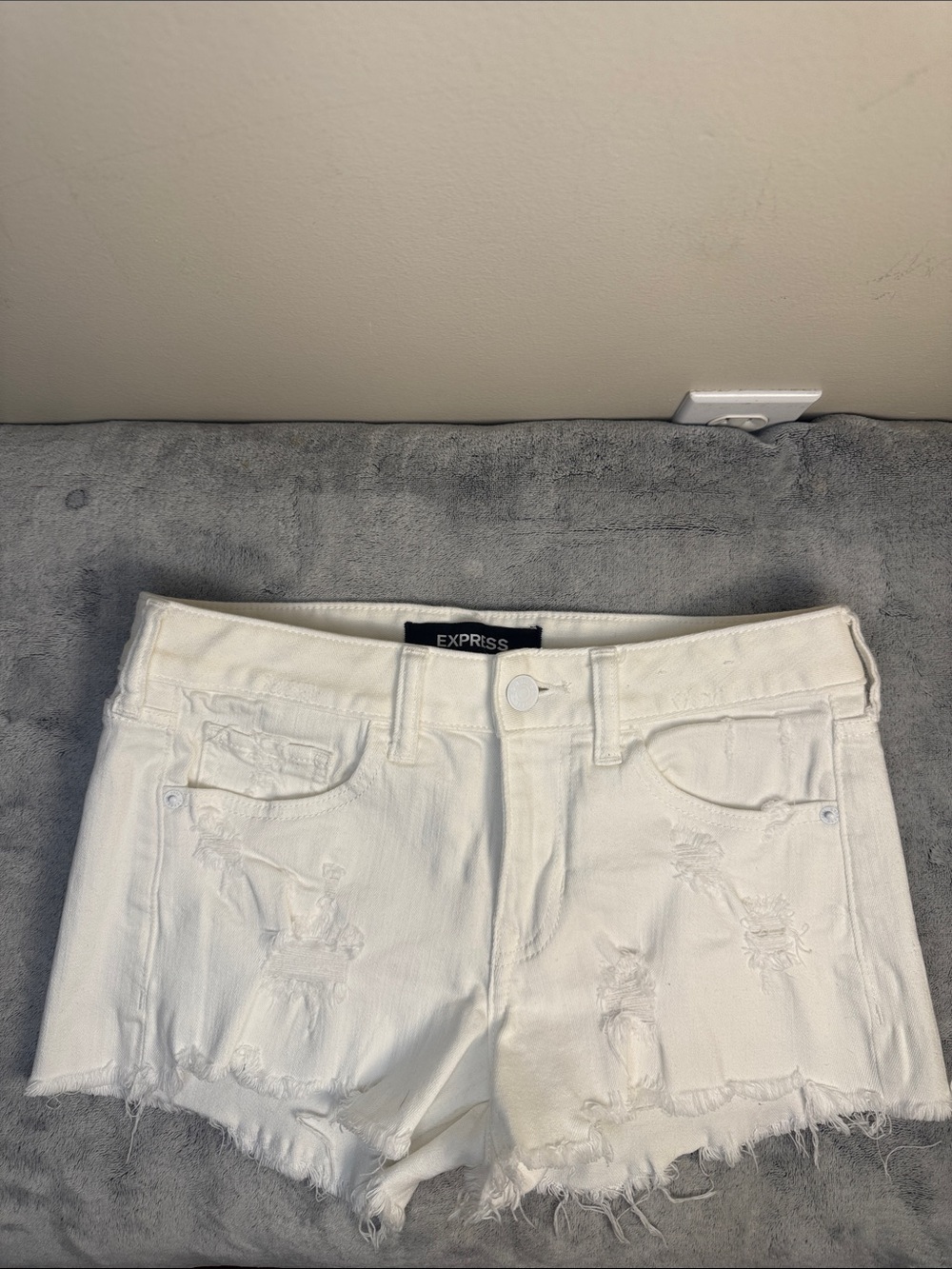 Express Stretch White Low Rise Denim Shortie Shorts - Size 2